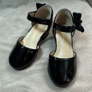 Hehainom Girls Black Patent Mary Jane Low Block Heels with Bow